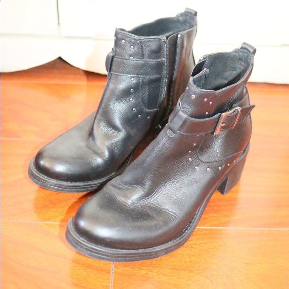 Piampiani Italian leather black bootie